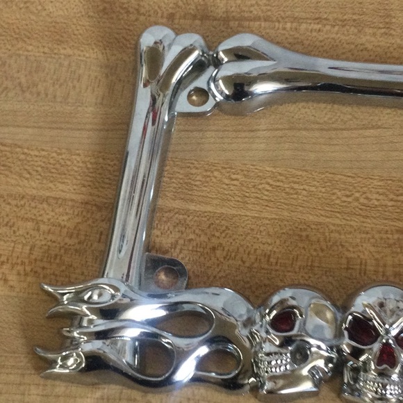 New Pilot Automotive Motorcycle Skull - Flames License Frame - Picture 5 of 11